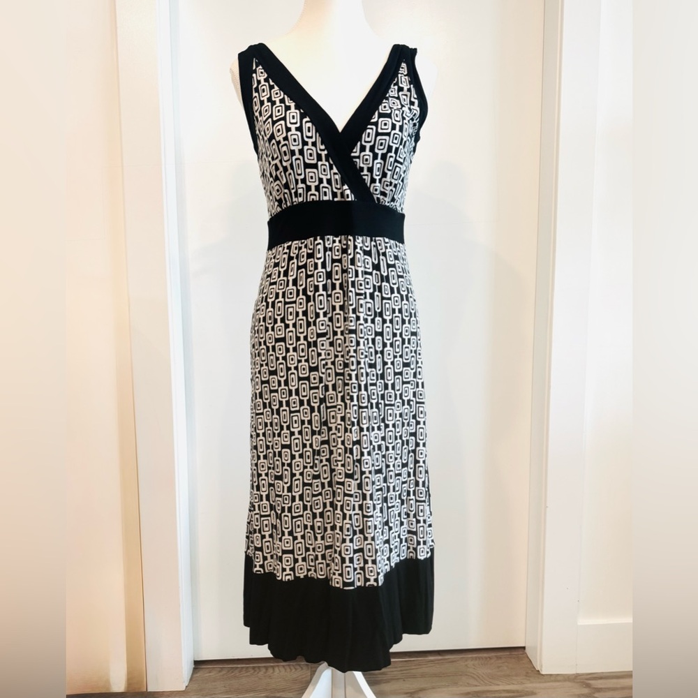 Elegant Black and White Geometric Dress